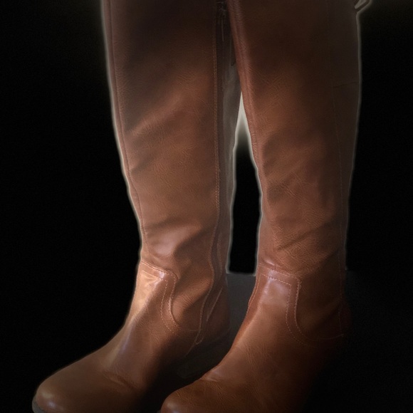 Boots - Picture 3 of 4